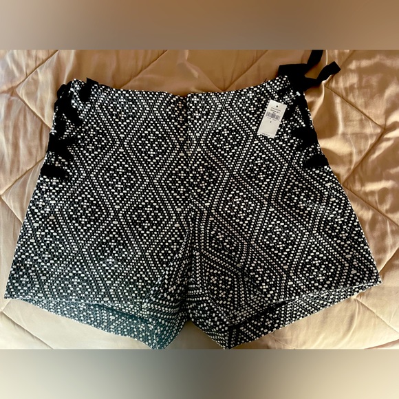 GAP Pants - NWT Gap Women’s Summer Shorts 8